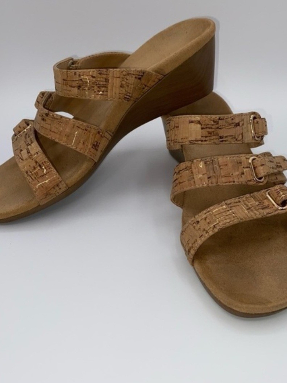 Vionic RADIA Cork-Effect Triple Strap Women Wedge Sandals in Tan. Size 9